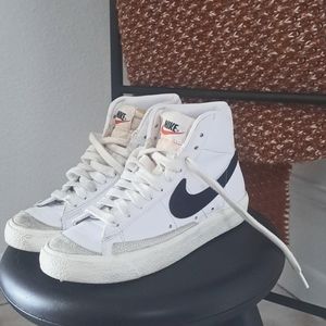 Nike Blazer mid "77  size 3.5y like NEW